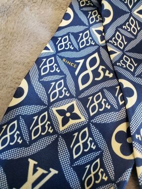 Upgrade & Protect Your Handbag Instantly Silk Scarf 3in×44in